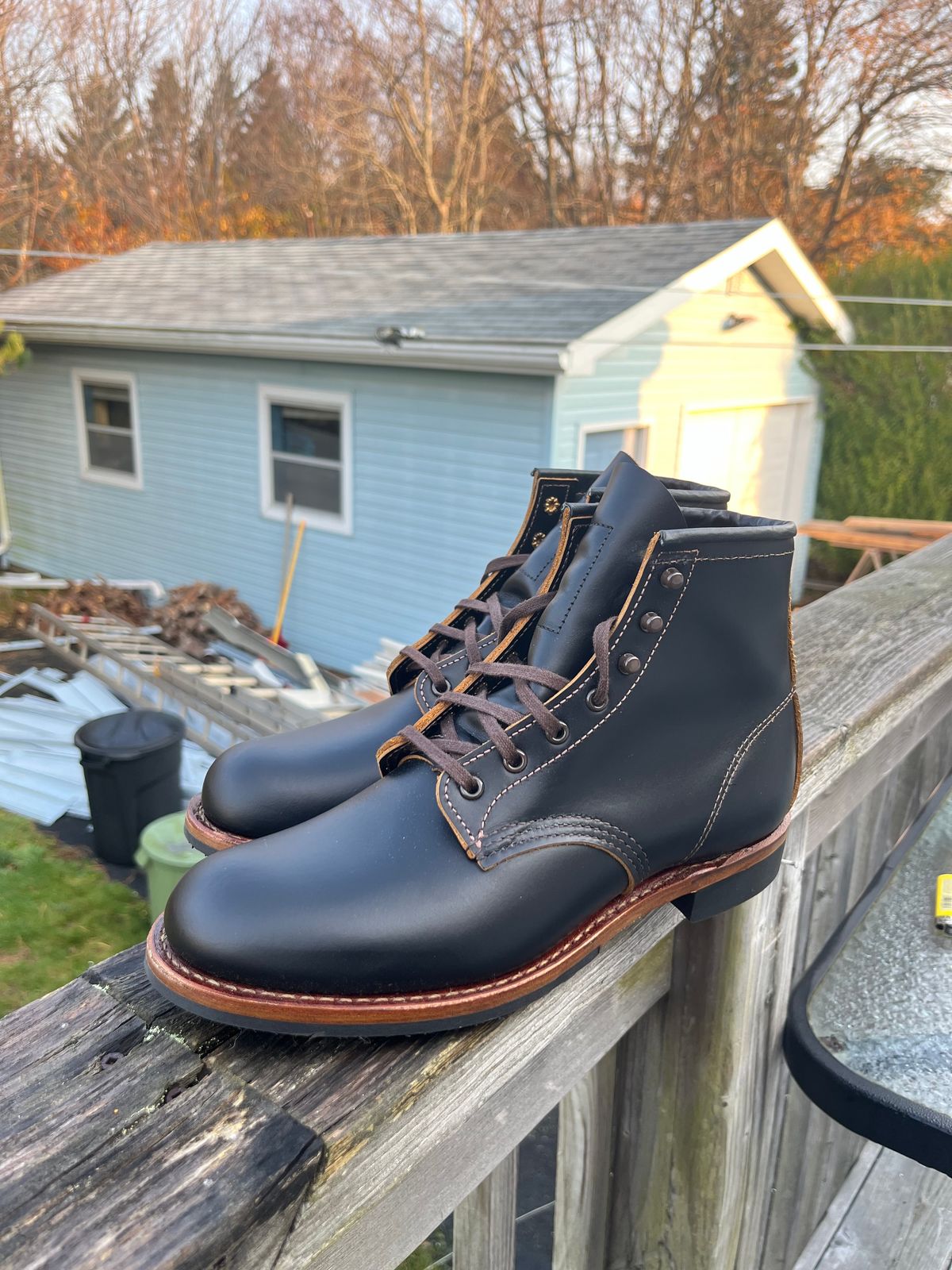 Photo by jamiejulia on November 1, 2024 of the Red Wing Beckman Flatbox in S.B. Foot Black Klondike.