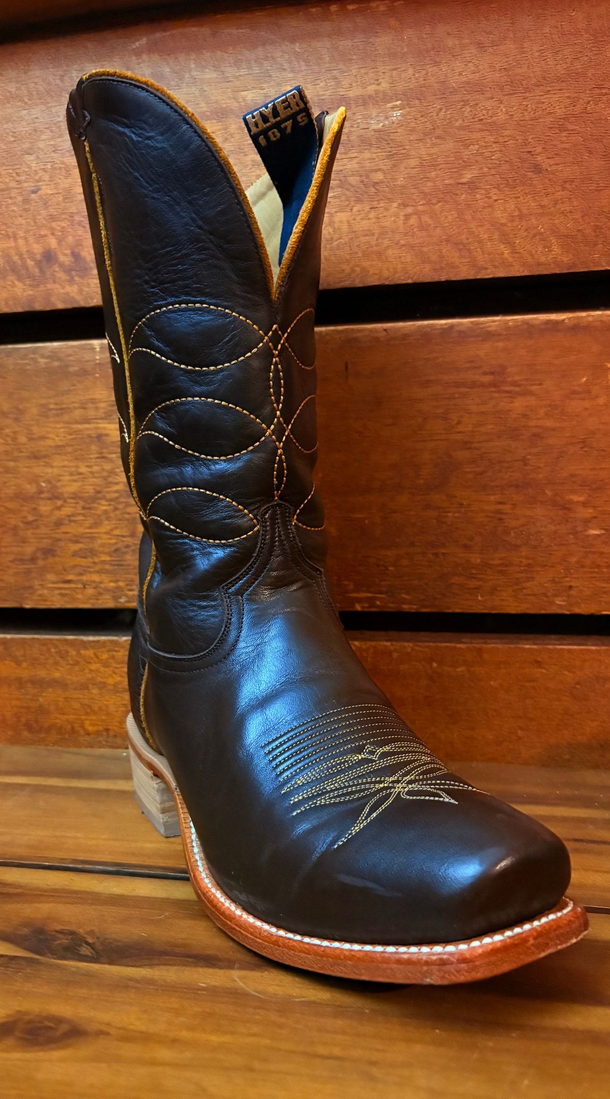Photo by typist on May 24, 2025 of the HYER Boots Maize in Chocolate.