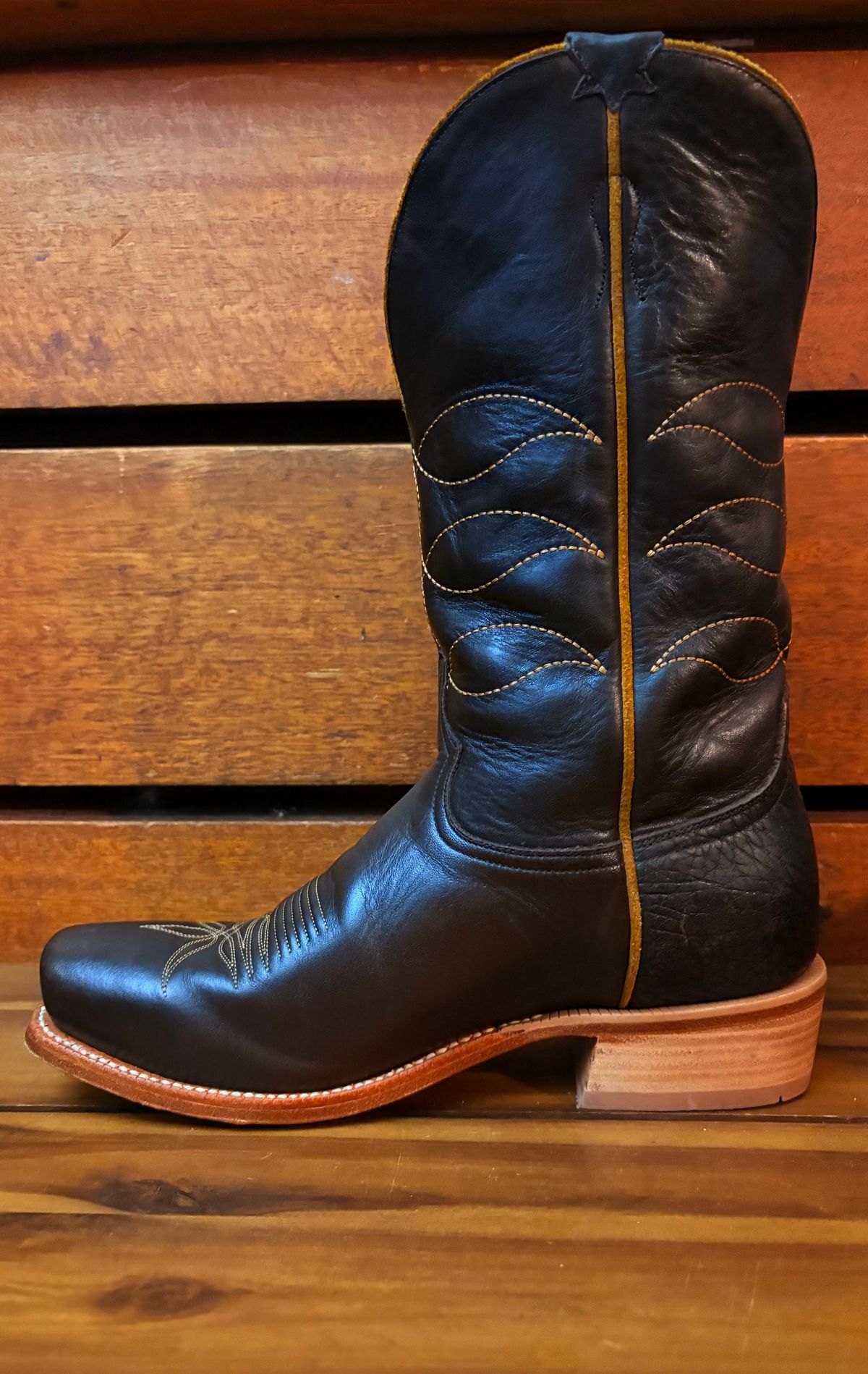 Photo by typist on May 24, 2025 of the HYER Boots Maize in Chocolate.