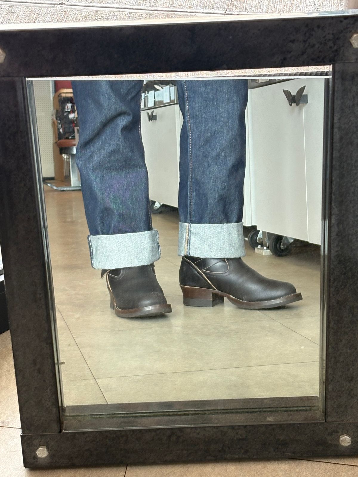 Photo by Apprehensivebootbuyer on July 16, 2025 of the Nicks Brakeman in Horween Black Waxed Flesh.