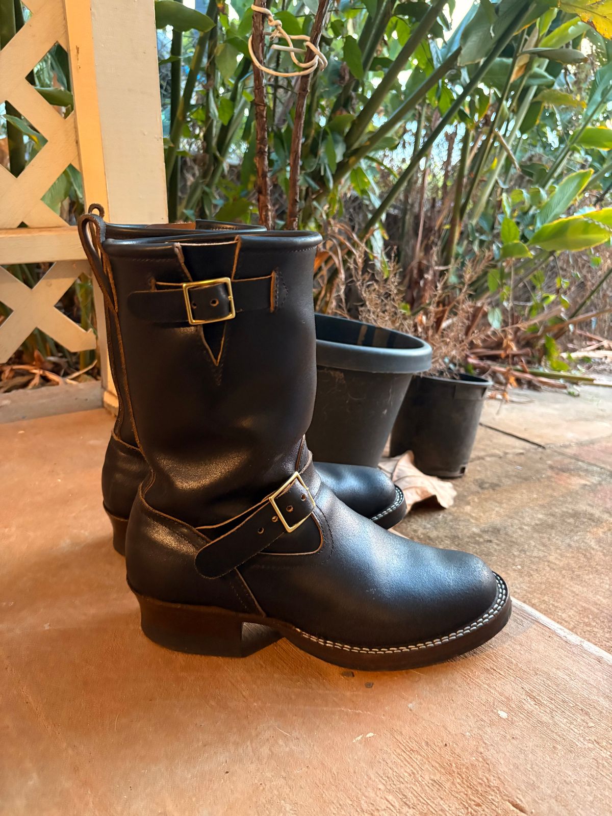 Photo by Apprehensivebootbuyer on July 23, 2025 of the Nicks Brakeman in Horween Black Waxed Flesh.