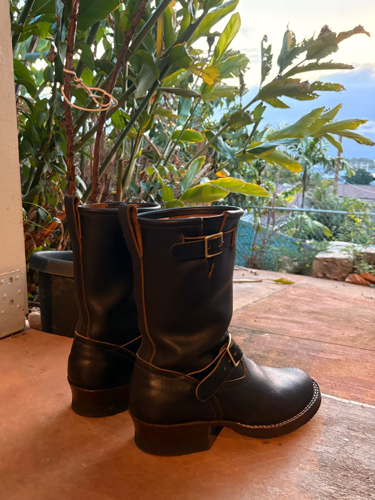 Photo by Apprehensivebootbuyer on July 23, 2025 of the Nicks Brakeman in Horween Black Waxed Flesh.