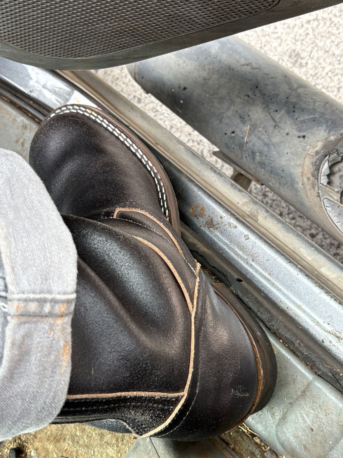 Photo by Apprehensivebootbuyer on July 30, 2025 of the Nicks Brakeman in Horween Black Waxed Flesh.
