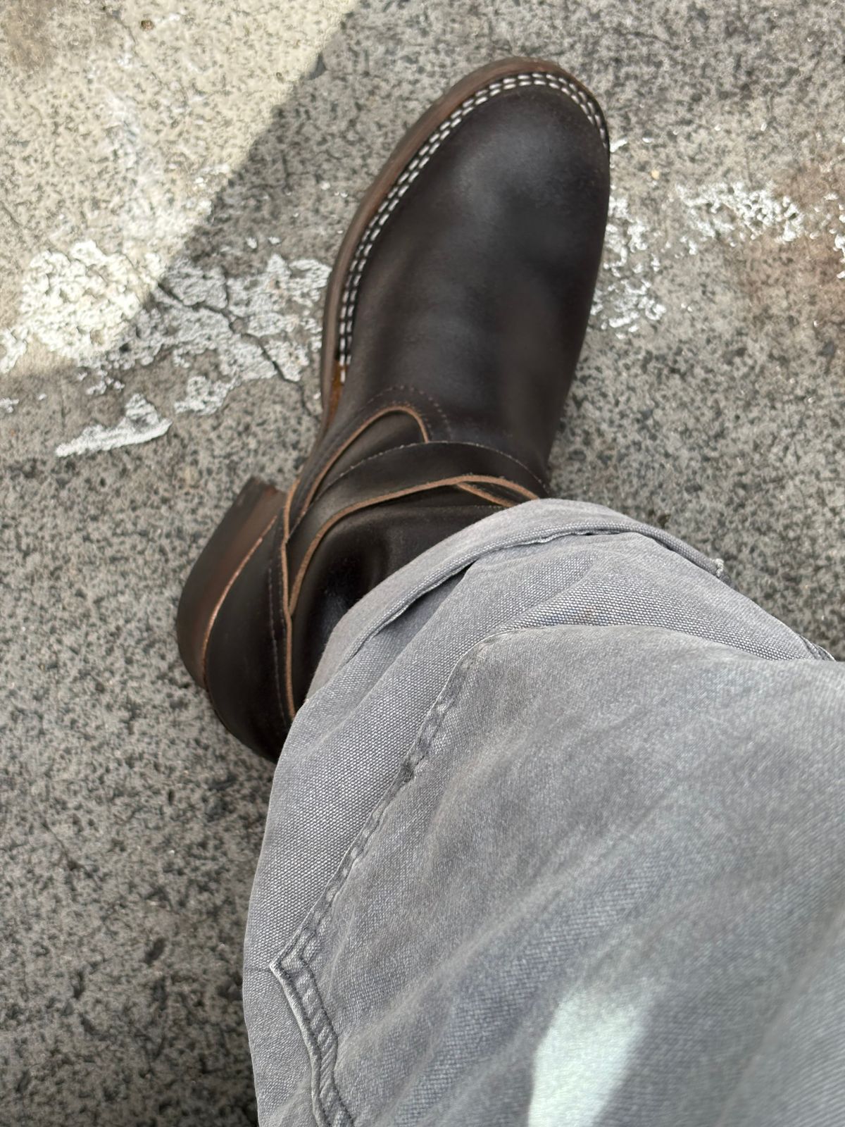 Photo by Apprehensivebootbuyer on July 30, 2025 of the Nicks Brakeman in Horween Black Waxed Flesh.