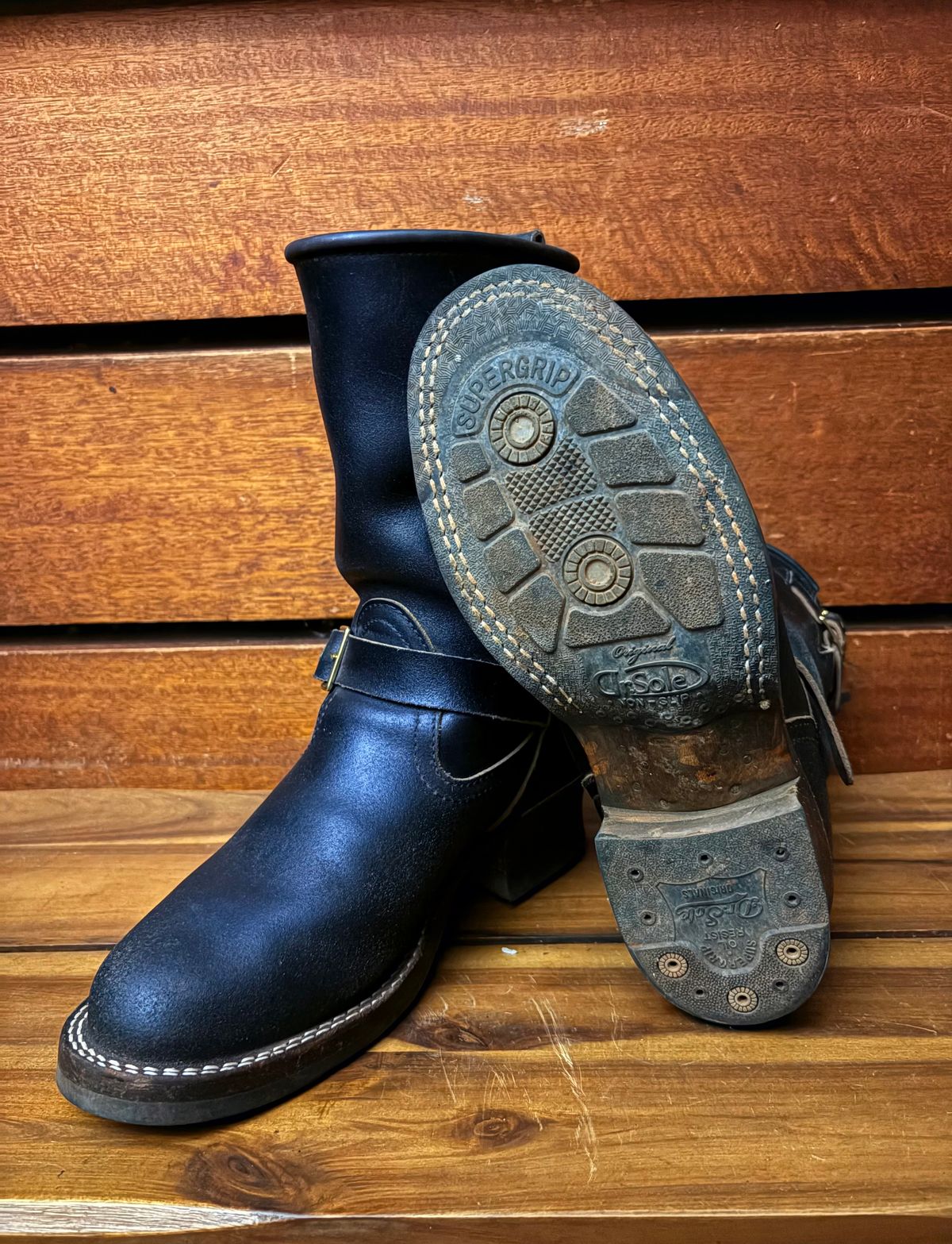 Photo by Apprehensivebootbuyer on August 31, 2025 of the Nicks Brakeman in Horween Black Waxed Flesh.