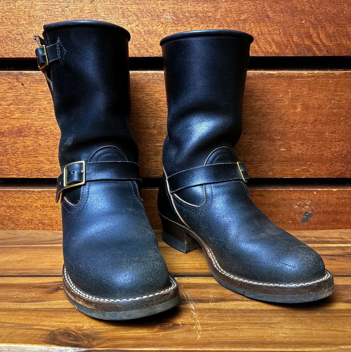 Photo by Apprehensivebootbuyer on August 31, 2025 of the Nicks Brakeman in Horween Black Waxed Flesh.