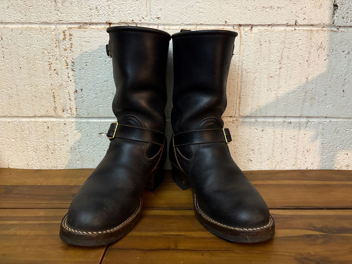 Photo by Apprehensivebootbuyer on December 1, 2025 of the Nicks Brakeman in Horween Black Waxed Flesh.