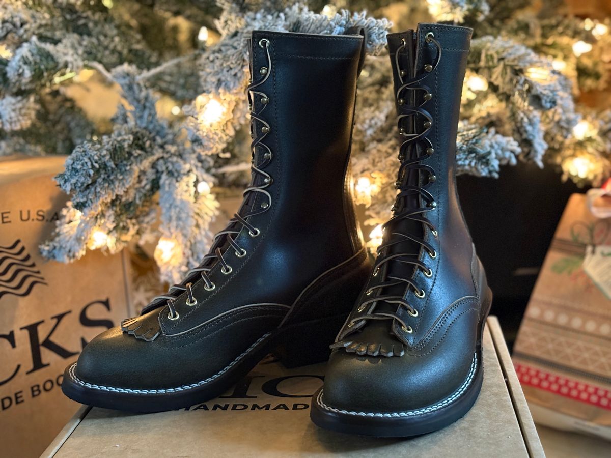 Photo by Apprehensivebootbuyer on December 25, 2025 of the Nicks Lace To Toe in Greener Pastures Waxed flesh.