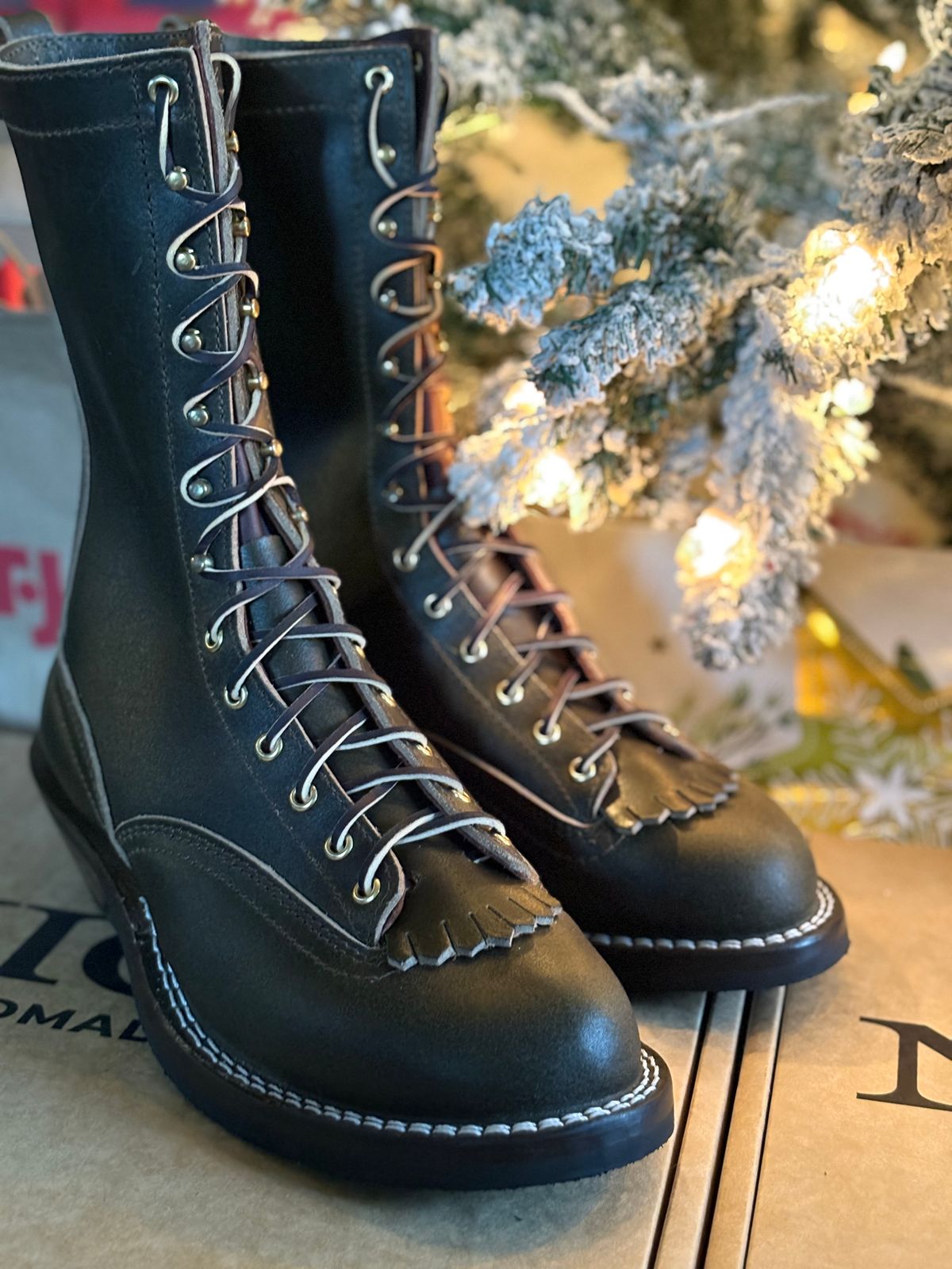 Photo by Apprehensivebootbuyer on December 25, 2025 of the Nicks Lace To Toe in Greener Pastures Waxed flesh.