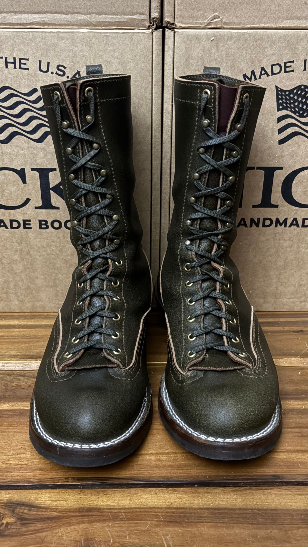 Photo by Apprehensivebootbuyer on December 31, 2025 of the Nicks Lace To Toe in Greener Pastures Waxed flesh.