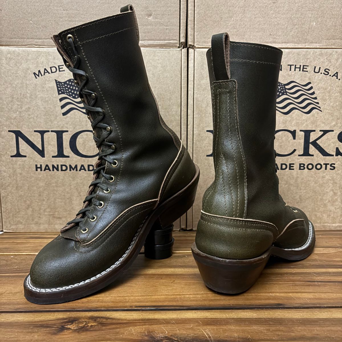 Photo by Apprehensivebootbuyer on December 31, 2025 of the Nicks Lace To Toe in Greener Pastures Waxed flesh.