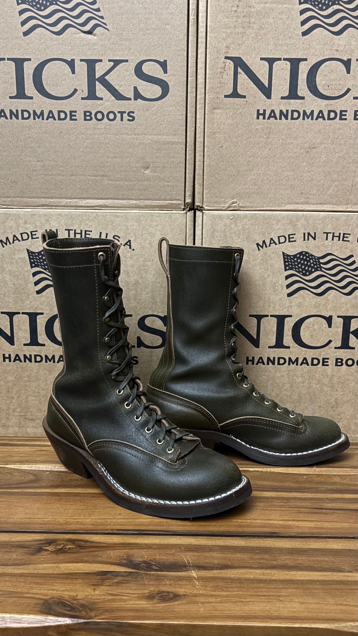 Photo by Apprehensivebootbuyer on December 31, 2025 of the Nicks Lace To Toe in Greener Pastures Waxed flesh.