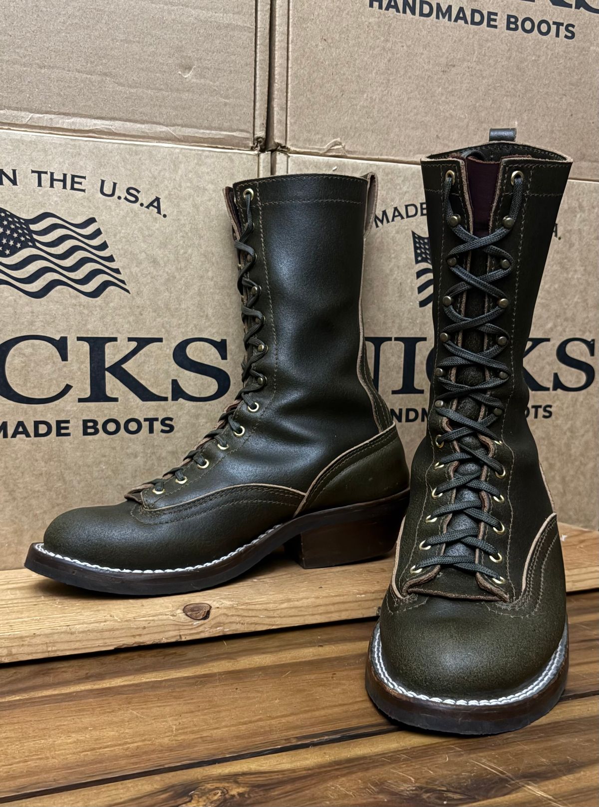 Photo by Apprehensivebootbuyer on December 31, 2025 of the Nicks Lace To Toe in Greener Pastures Waxed flesh.