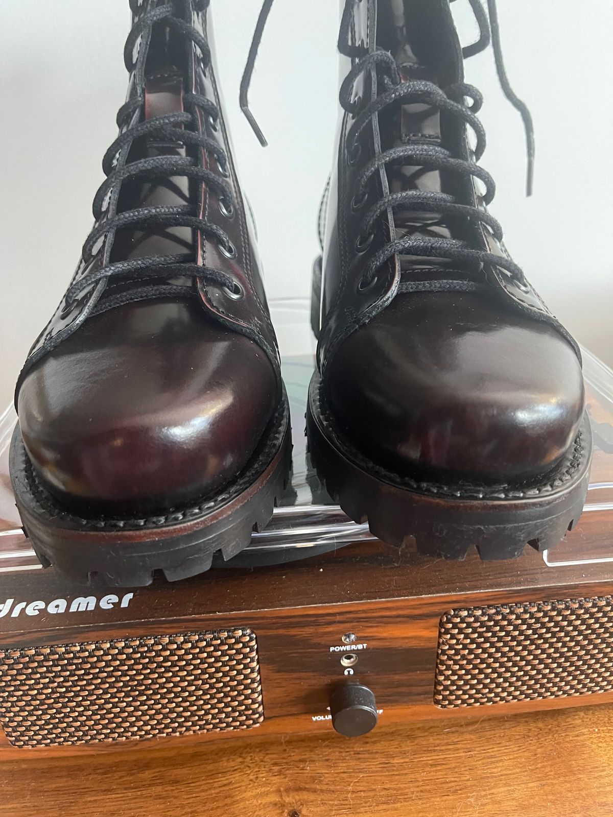 Photo by Tina_Sparkle on October 1, 2024 of the Panther Power Boots Malcolm X Brochole Wine in Cherry Black Chameleon Mexican Tannage.
