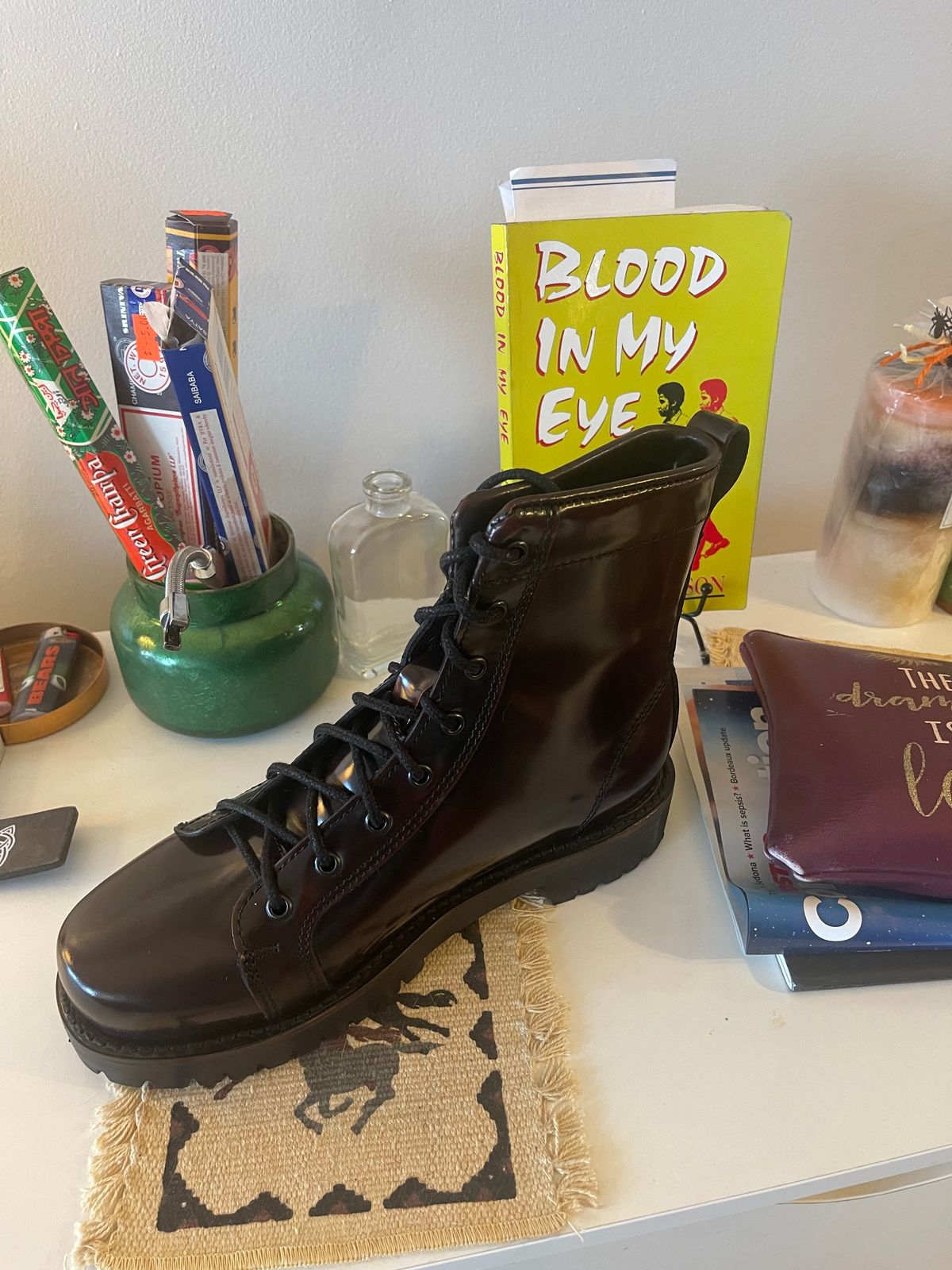 Photo by Tina_Sparkle on October 1, 2024 of the Panther Power Boots Malcolm X Brochole Wine in Cherry Black Chameleon Mexican Tannage.
