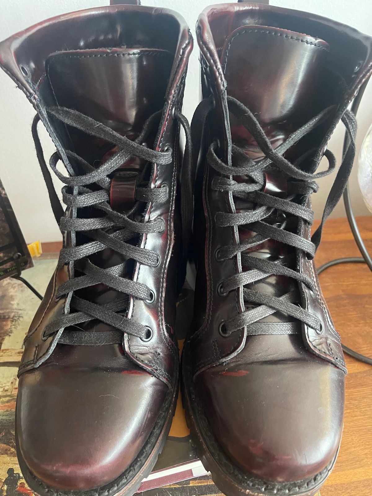 Photo by Tina_Sparkle on November 5, 2024 of the Panther Power Boots Malcolm X Brochole Wine in Cherry Black Chameleon Mexican Tannage.