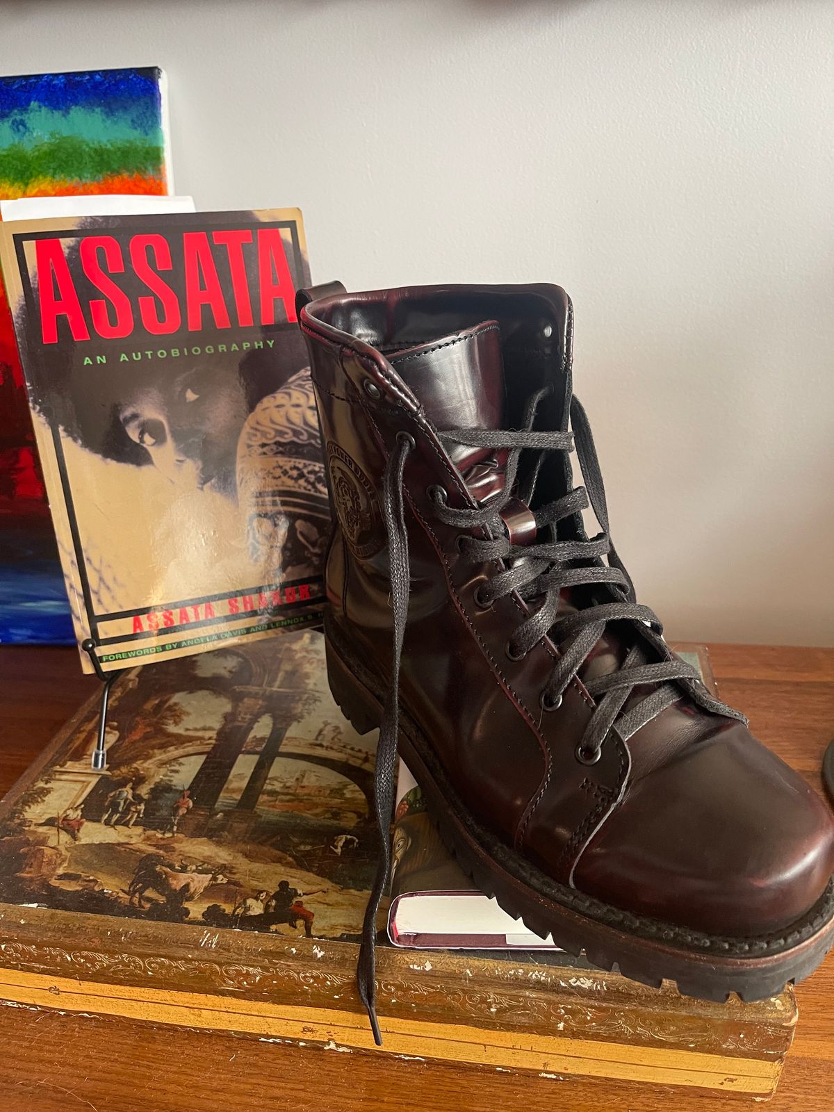 Photo by Tina_Sparkle on November 5, 2024 of the Panther Power Boots Malcolm X Brochole Wine in Cherry Black Chameleon Mexican Tannage.