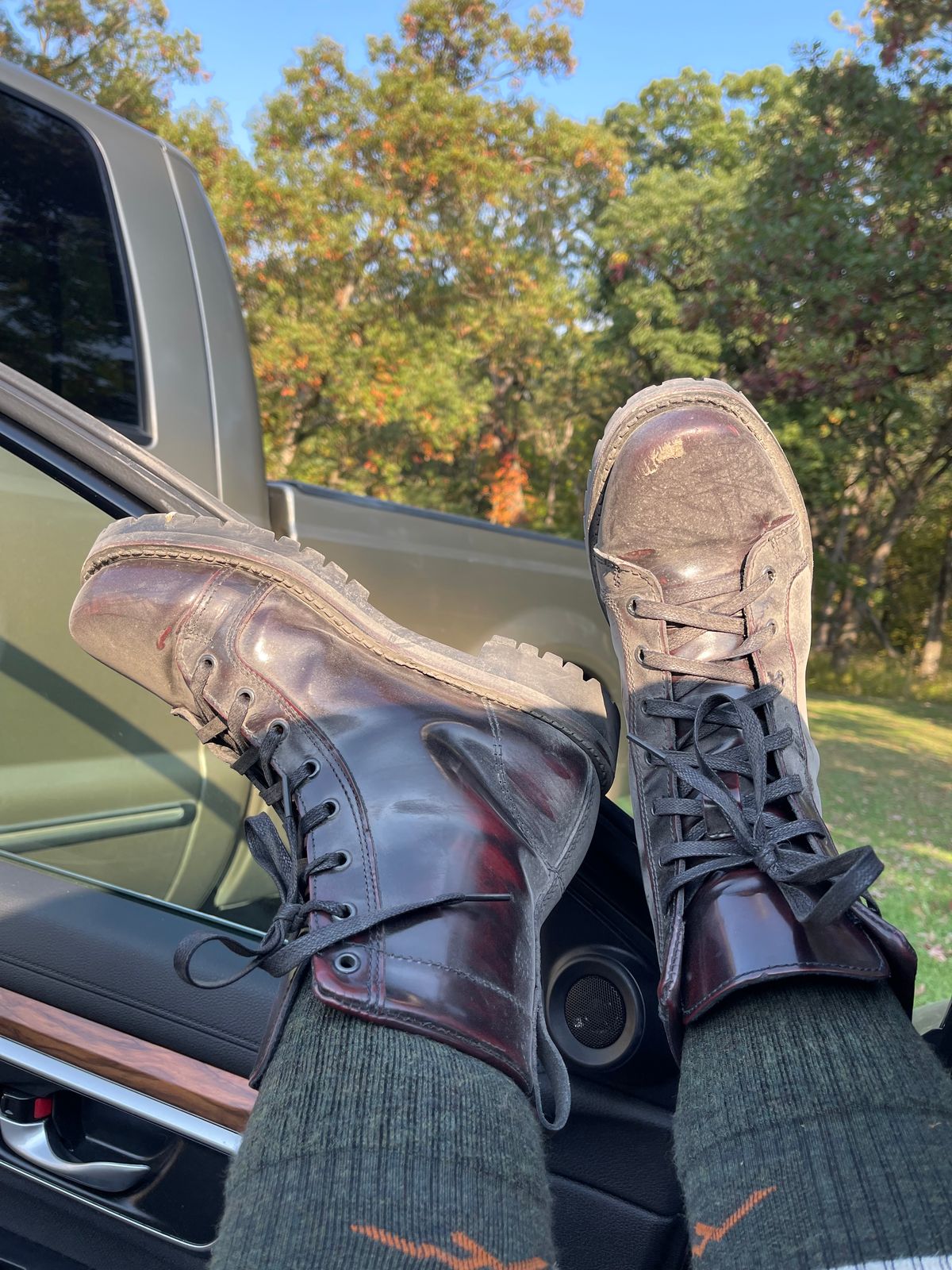 Photo by Tina_Sparkle on November 5, 2024 of the Panther Power Boots Malcolm X Brochole Wine in Cherry Black Chameleon Mexican Tannage.