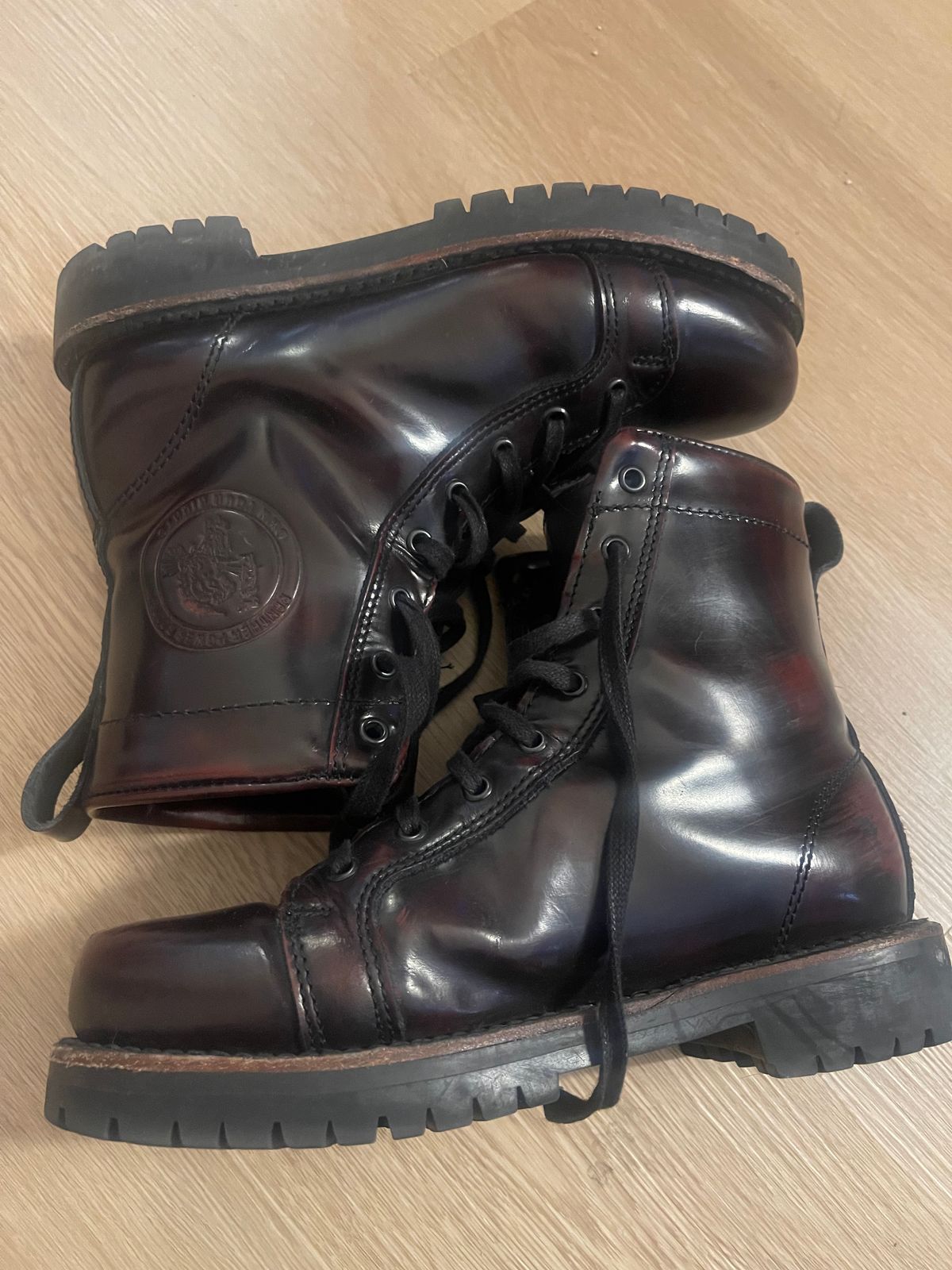 Photo by Tina_Sparkle on December 6, 2024 of the Panther Power Boots Malcolm X Brochole Wine in Cherry Black Chameleon Mexican Tannage.