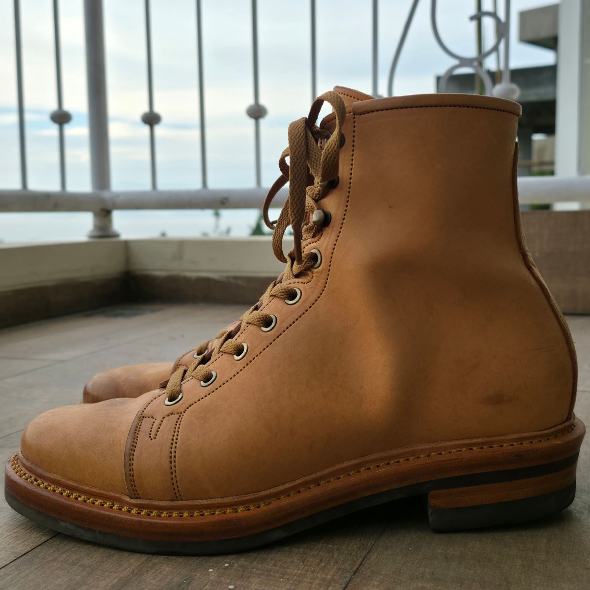 Photo by dhio on November 3, 2025 of the Mora Son Shoes Gelada in Maryam Natural Horsebutt.