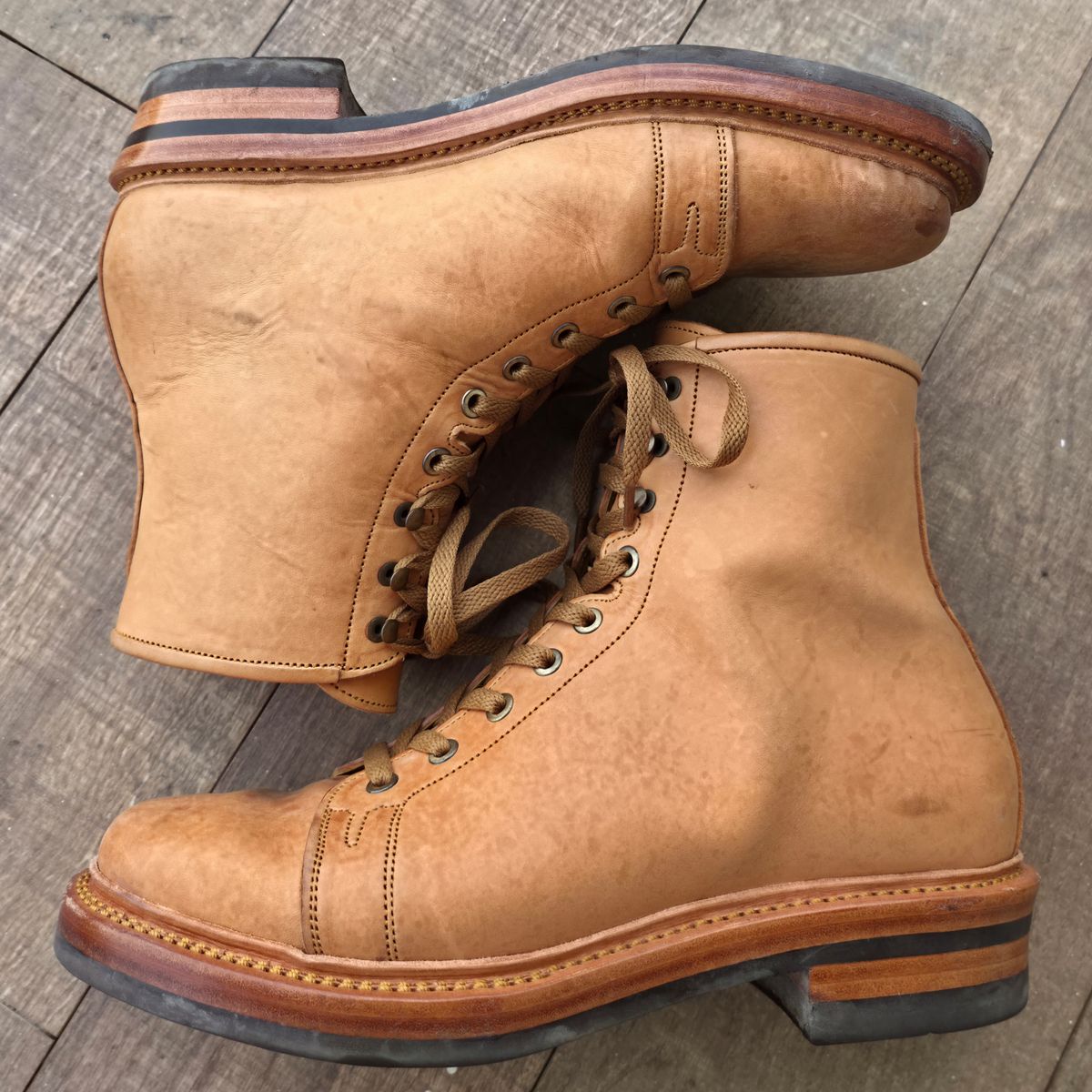 Photo by dhio on November 3, 2025 of the Mora Son Shoes Gelada in Maryam Natural Horsebutt.