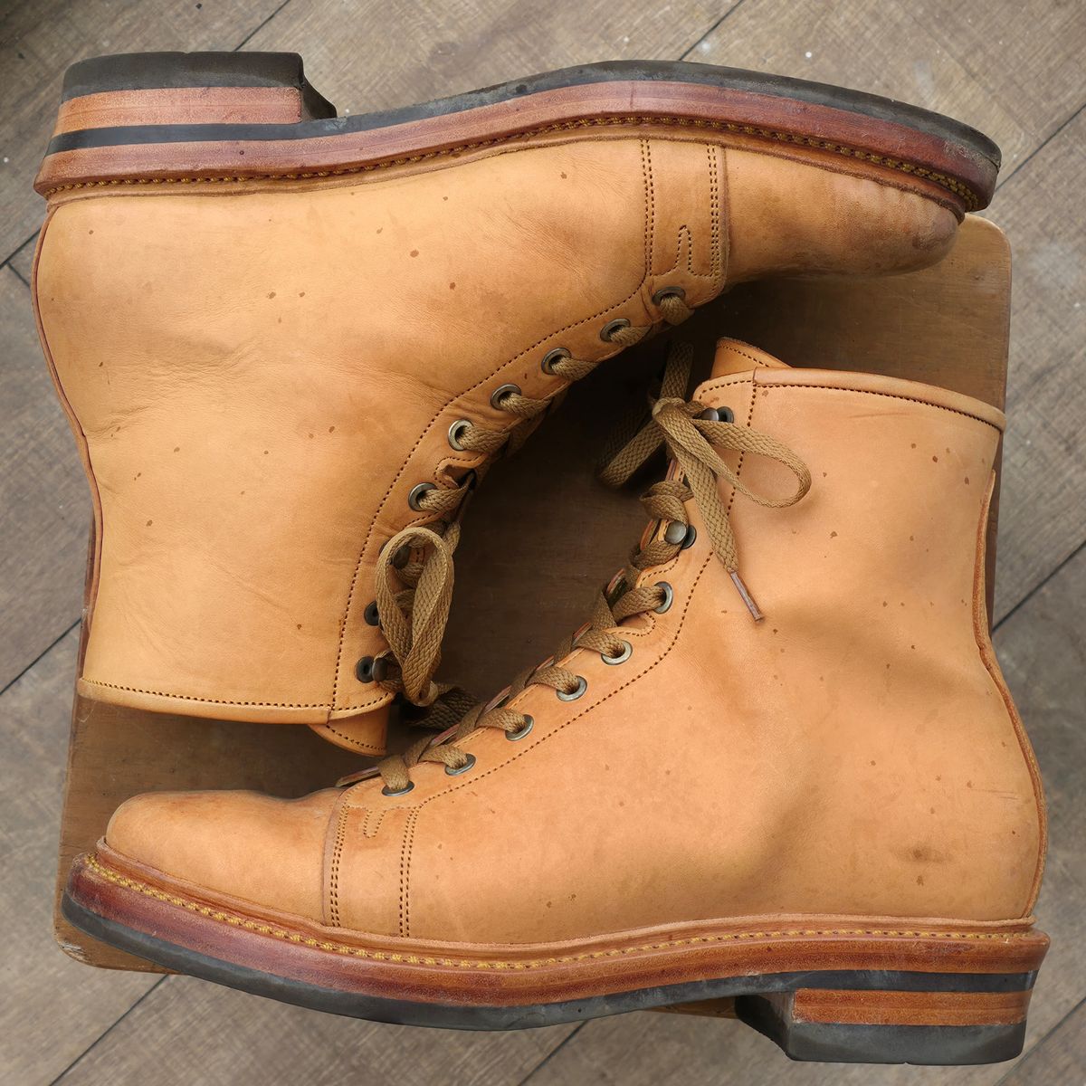 Photo by dhio on December 1, 2025 of the Mora Son Shoes Gelada in Maryam Natural Horsebutt.