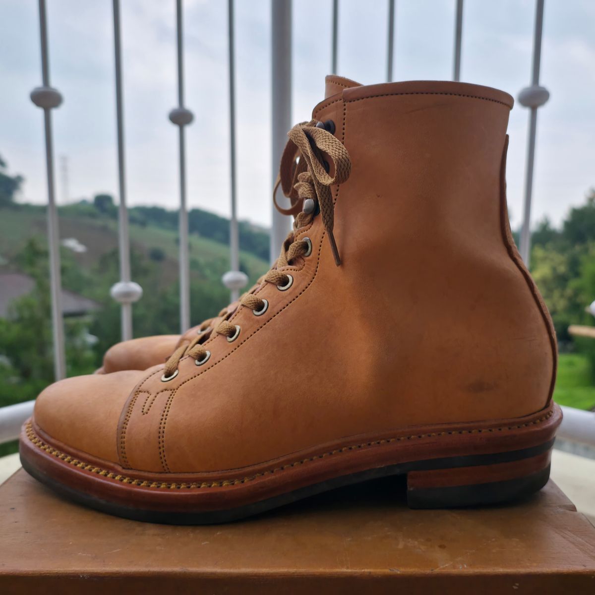 Photo by dhio on December 1, 2025 of the Mora Son Shoes Gelada in Maryam Natural Horsebutt.