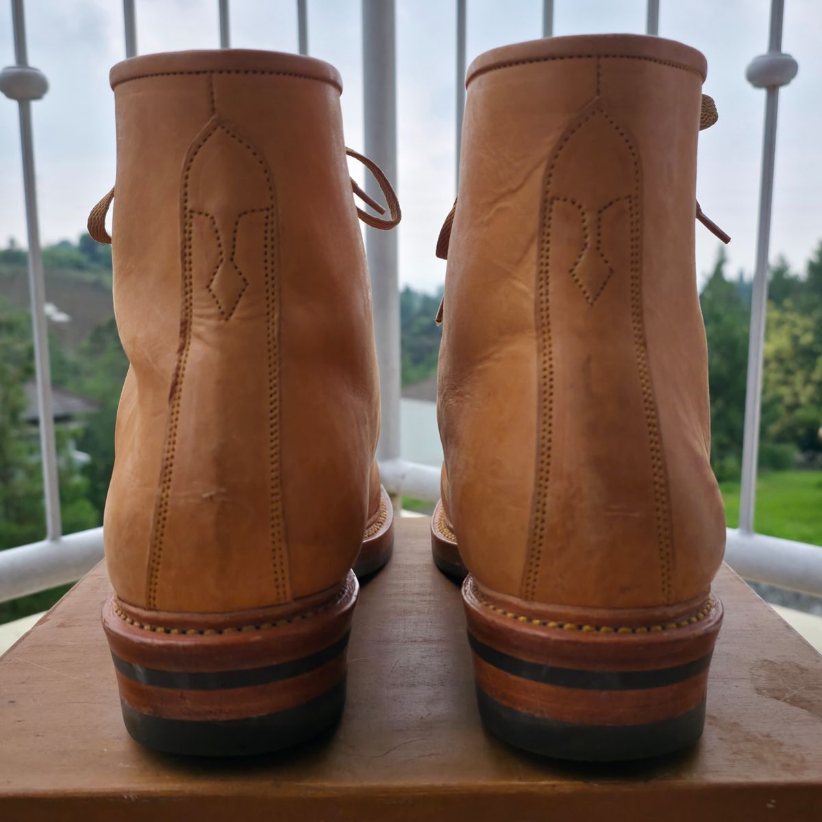 Photo by dhio on December 1, 2025 of the Mora Son Shoes Gelada in Maryam Natural Horsebutt.