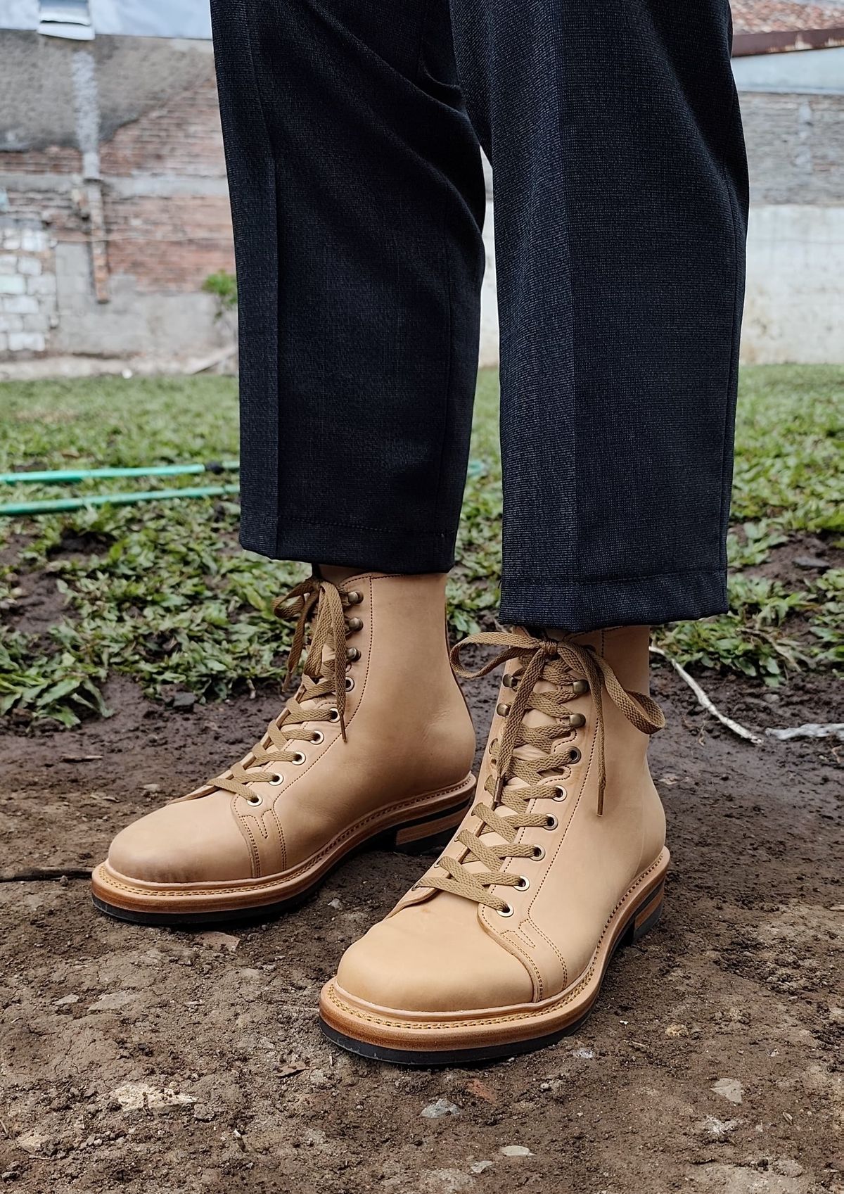 Photo by dhio on November 3, 2025 of the Mora Son Shoes Gelada in Maryam Natural Horsebutt.