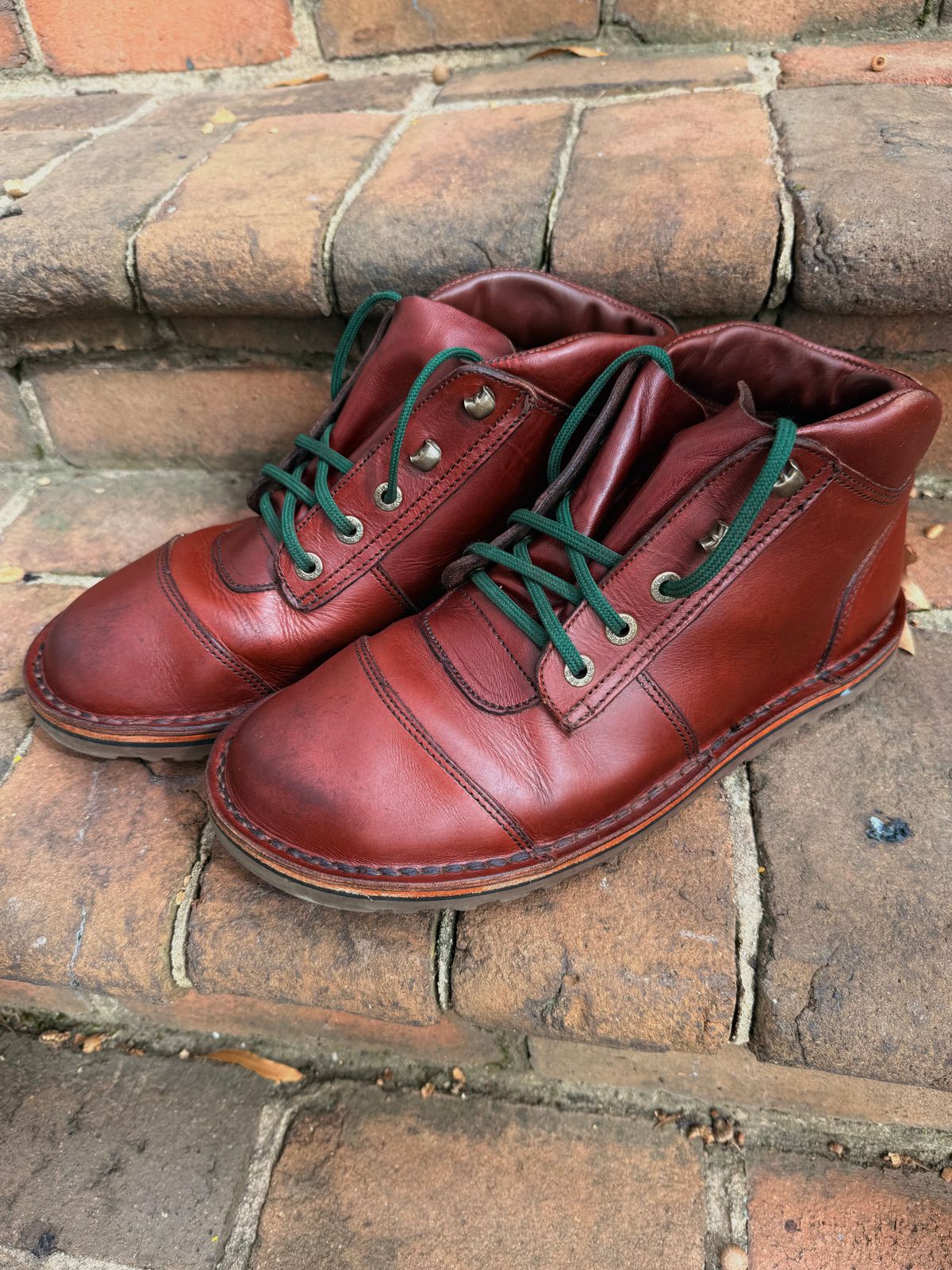 Photo by zcurtis90 on October 26, 2025 of the Jim Green African Ranger Barefoot Boot in Jim Green / Walnut Veg Retan.