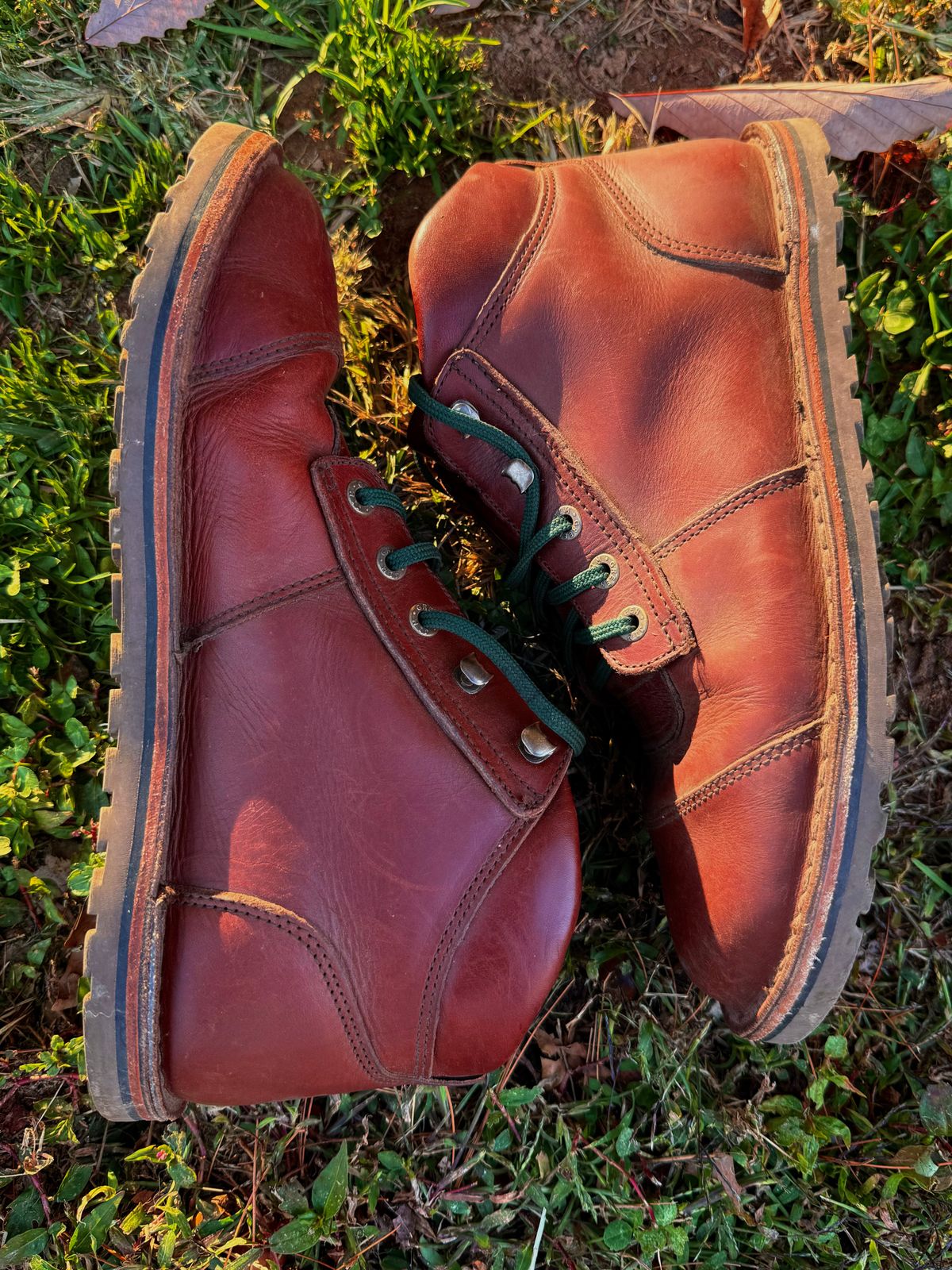 Photo by zcurtis90 on November 5, 2025 of the Jim Green African Ranger Barefoot Boot in Jim Green / Walnut Veg Retan.