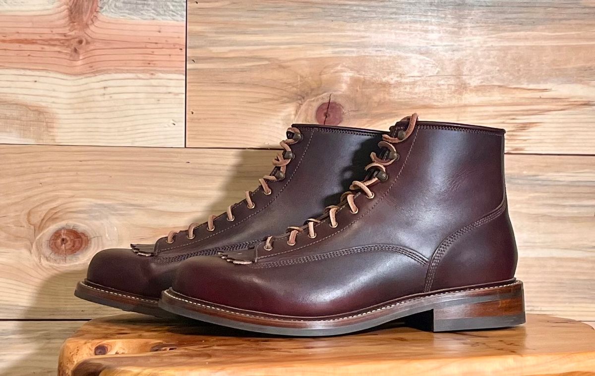 Photo by reedscruggs on October 1, 2024 of the Caswell Boot Company Carver in Wickett & Craig Chestnut Oiled Latigo.