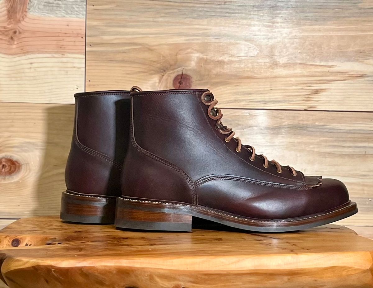 Photo by reedscruggs on October 1, 2024 of the Caswell Boot Company Carver in Wickett & Craig Chestnut Oiled Latigo.