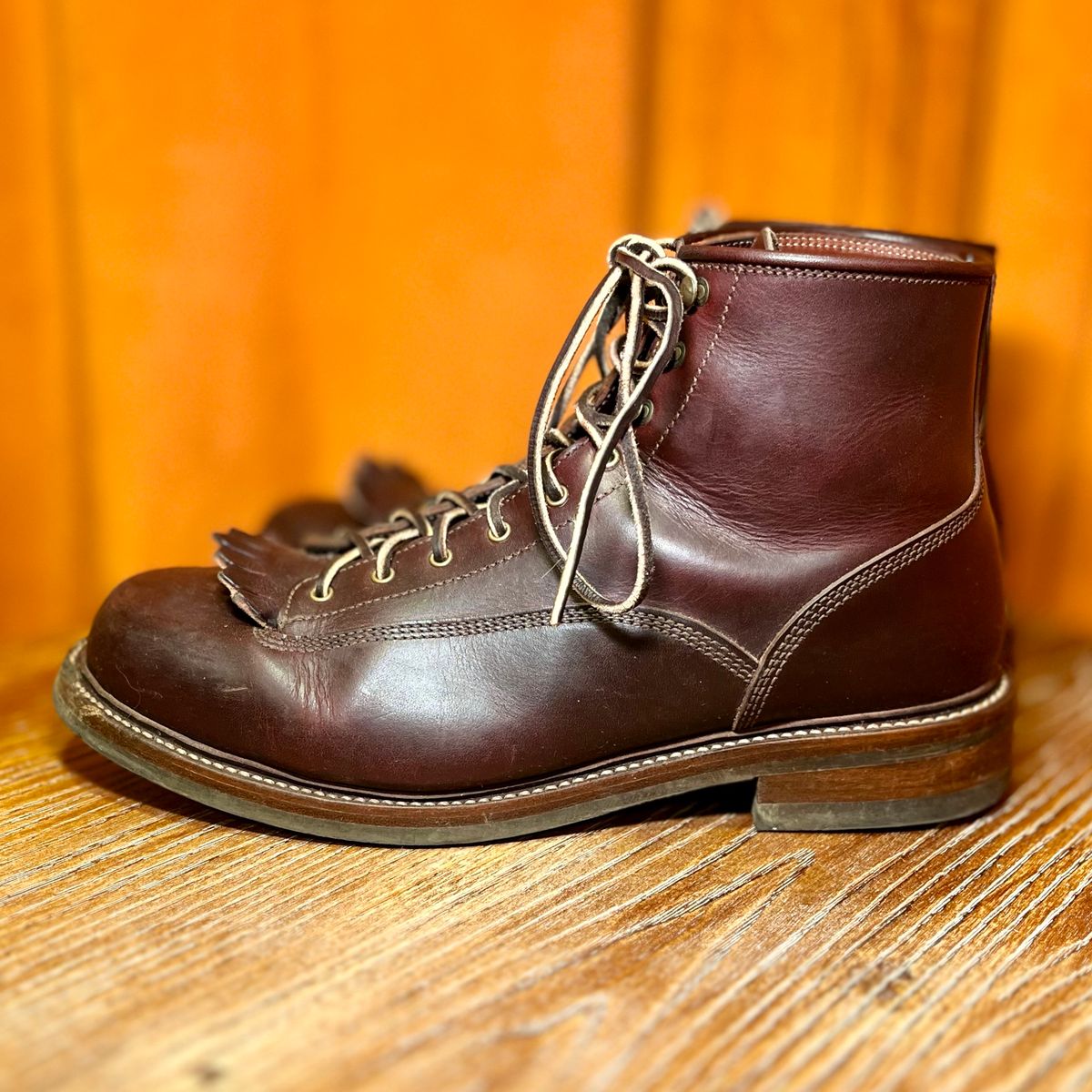 Photo by reedscruggs on November 5, 2024 of the Caswell Boot Company Carver in Wickett & Craig Chestnut Oiled Latigo.