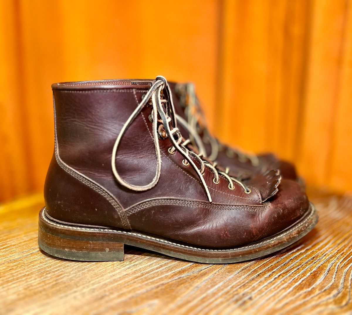 Photo by reedscruggs on November 5, 2024 of the Caswell Boot Company Carver in Wickett & Craig Chestnut Oiled Latigo.