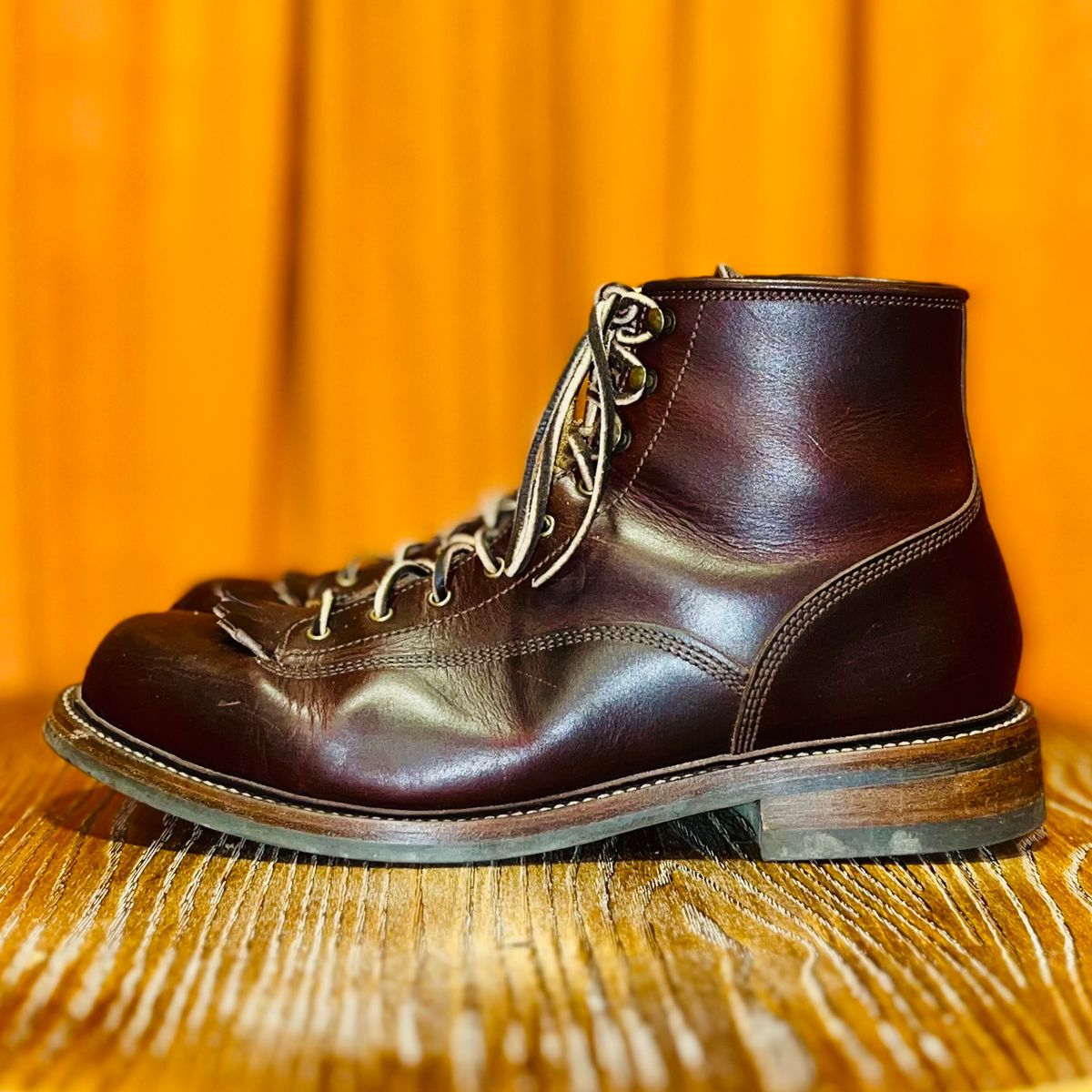 Photo by reedscruggs on December 5, 2024 of the Caswell Boot Company Carver in Wickett & Craig Chestnut Oiled Latigo.