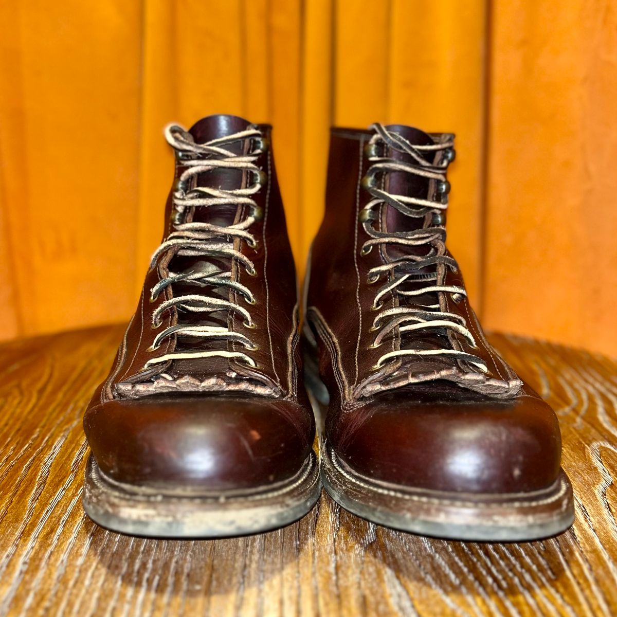 Photo by reedscruggs on January 5, 2025 of the Caswell Boot Company Carver in Wickett & Craig Chestnut Oiled Latigo.
