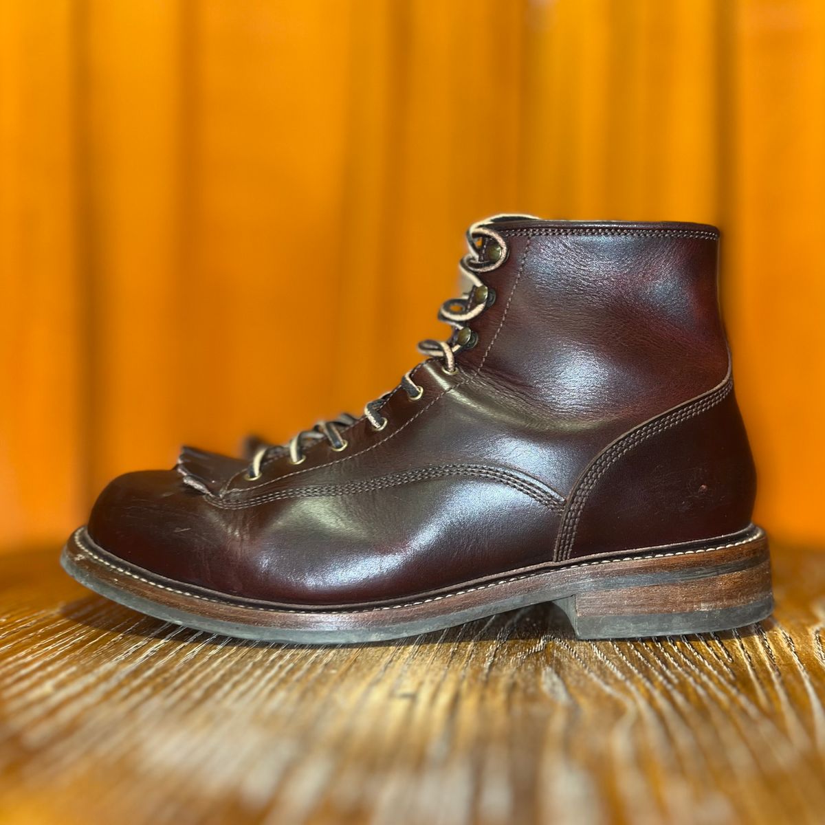 Photo by reedscruggs on January 5, 2025 of the Caswell Boot Company Carver in Wickett & Craig Chestnut Oiled Latigo.