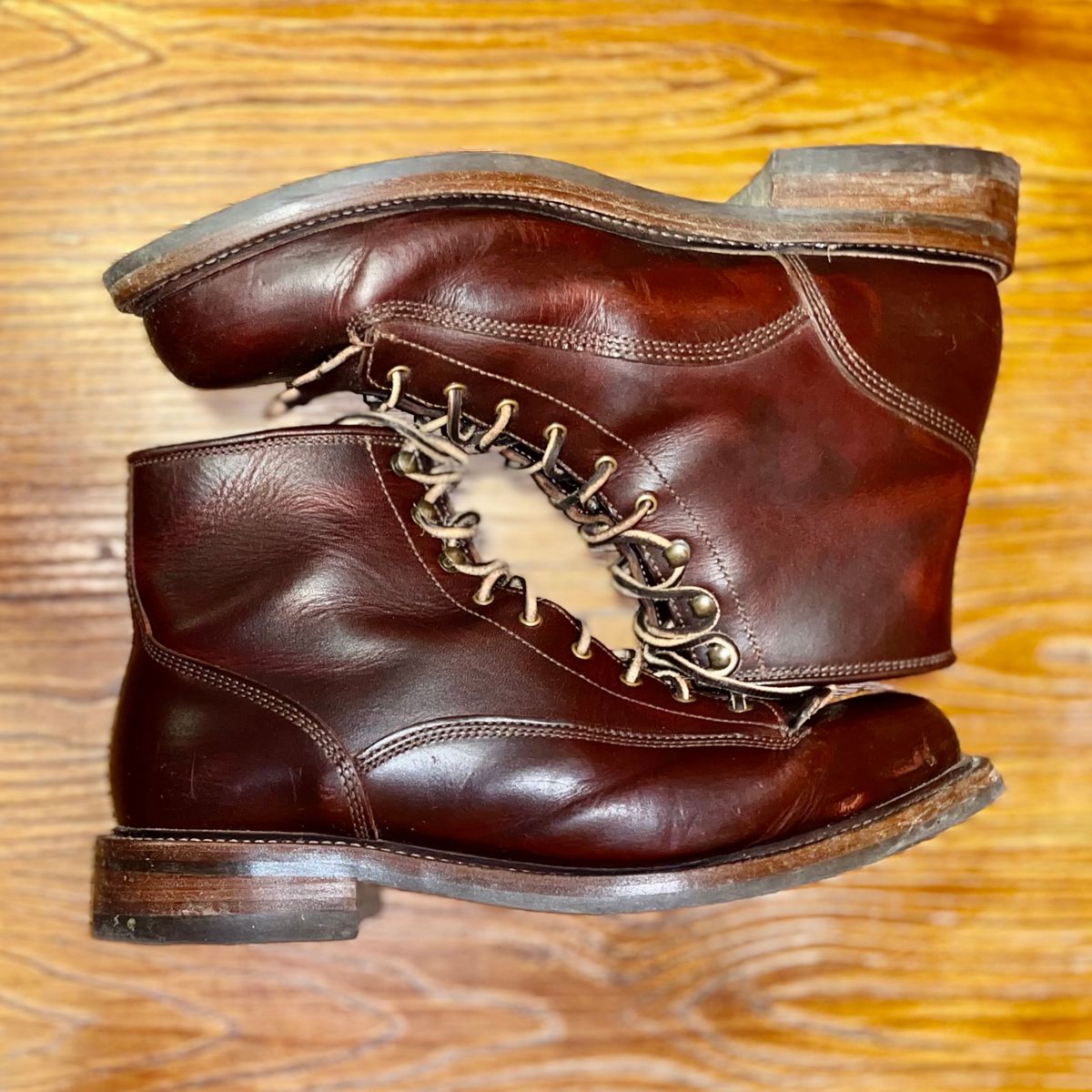 Photo by reedscruggs on January 5, 2025 of the Caswell Boot Company Carver in Wickett & Craig Chestnut Oiled Latigo.