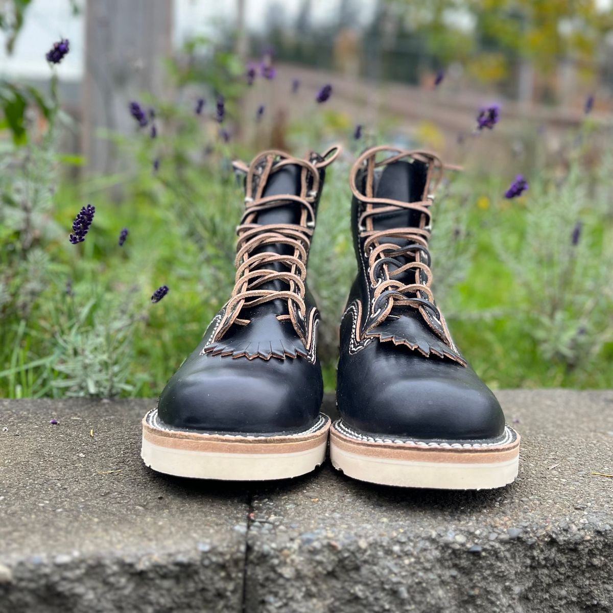 Photo by boot_loon on November 4, 2025 of the Wesco Jobmaster in Horween Black Teacore Chromexcel.