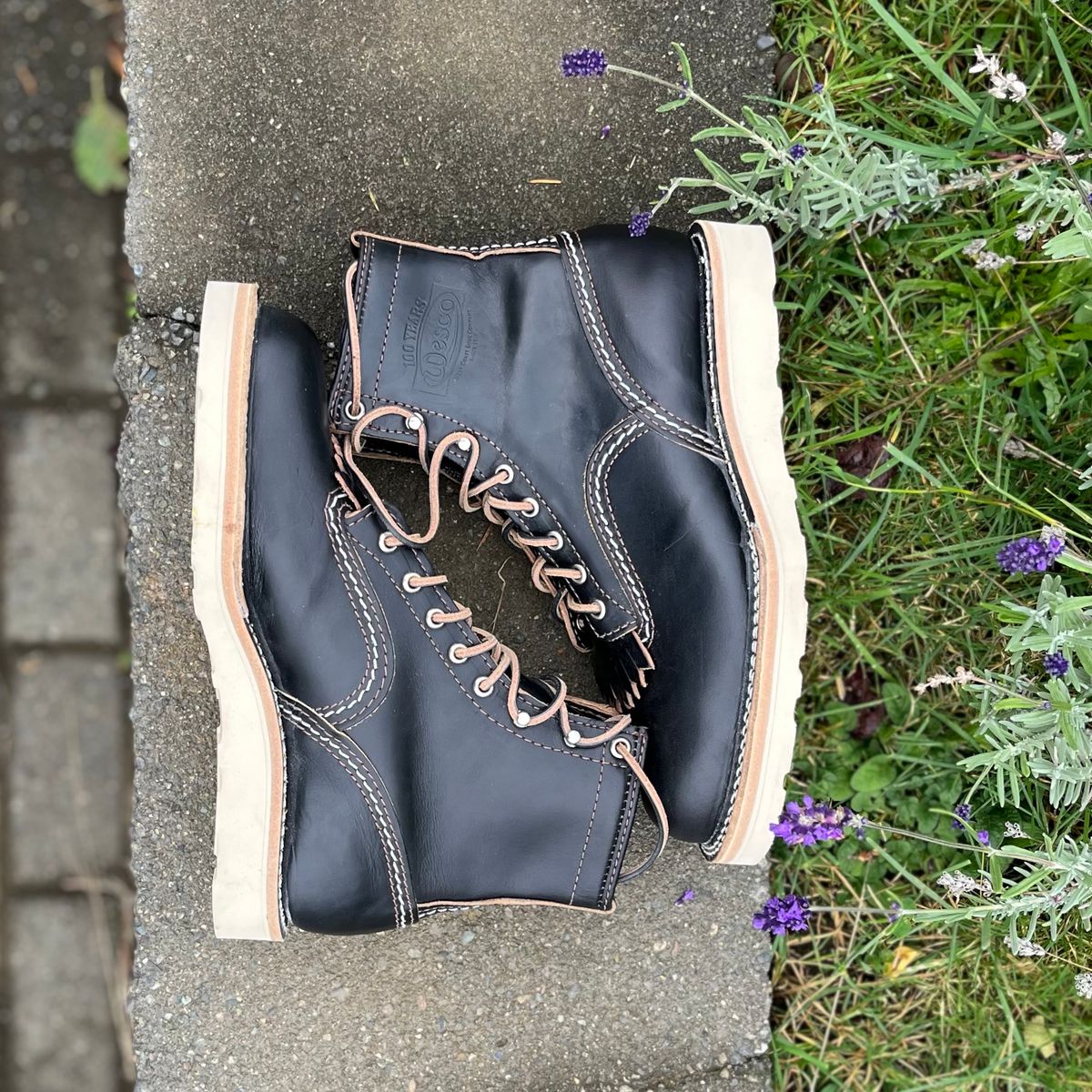 Photo by boot_loon on November 4, 2025 of the Wesco Jobmaster in Horween Black Teacore Chromexcel.