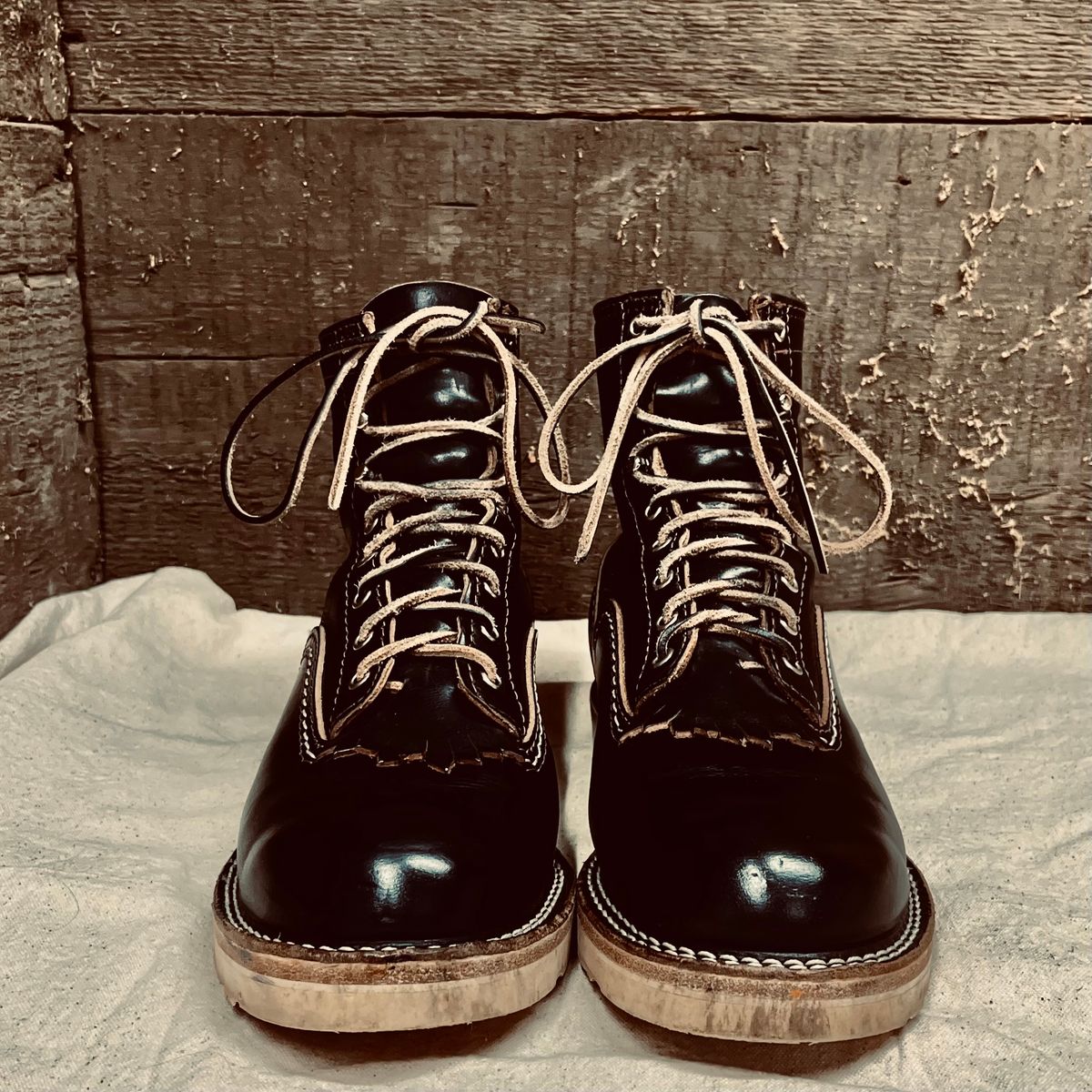 Photo by boot_loon on December 5, 2025 of the Wesco Jobmaster in Horween Black Teacore Chromexcel.
