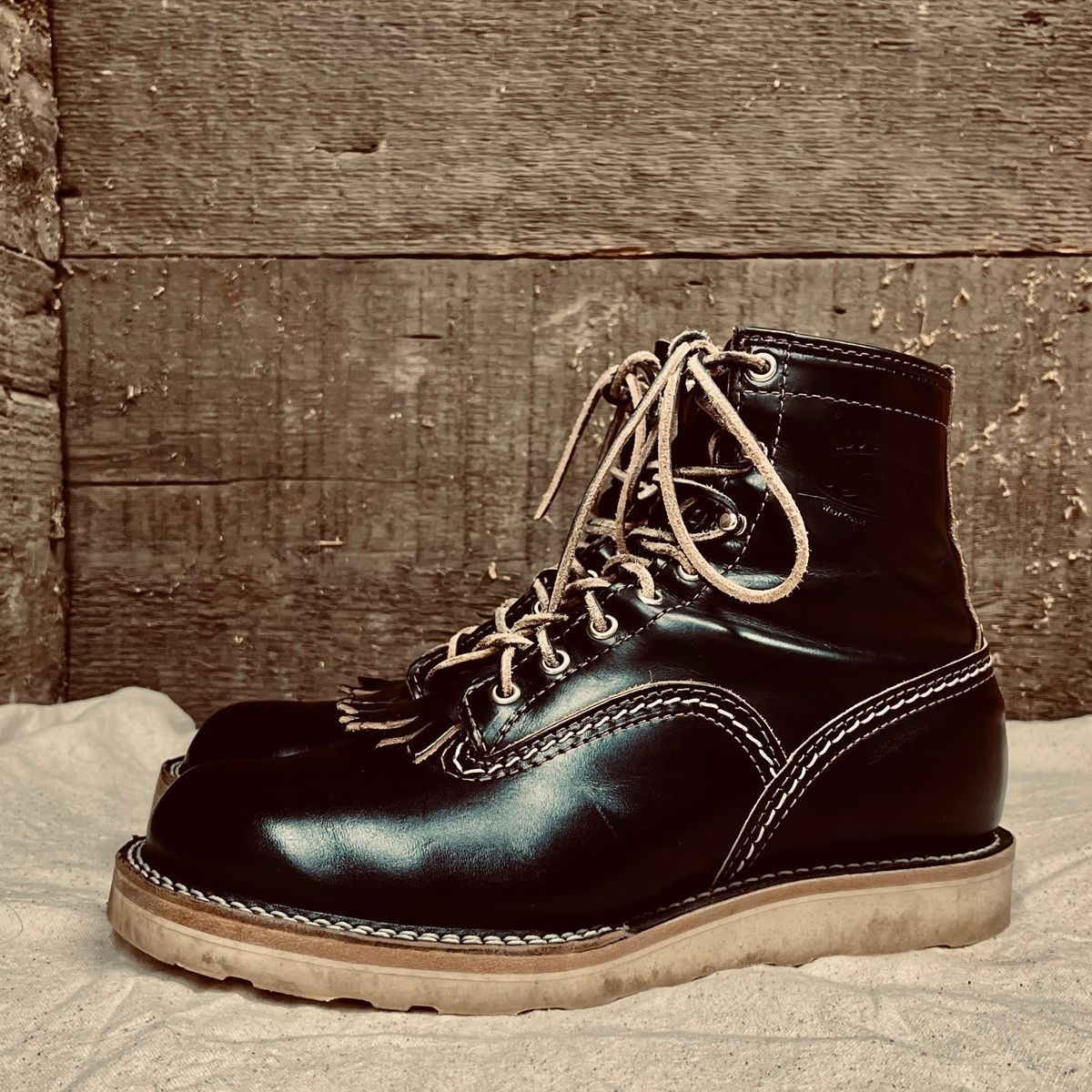 Photo by boot_loon on December 5, 2025 of the Wesco Jobmaster in Horween Black Teacore Chromexcel.