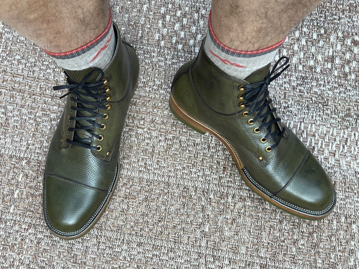 Photo by Repete10.5E on October 7, 2024 of the Iron Boots x Østmo Type 1 in 1786 Russian Reindeer Hide.