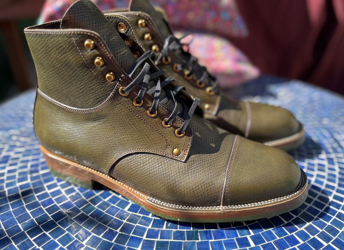 Photo by Repete10.5E on October 7, 2024 of the Iron Boots x Østmo Type 1 in 1786 Russian Reindeer Hide.