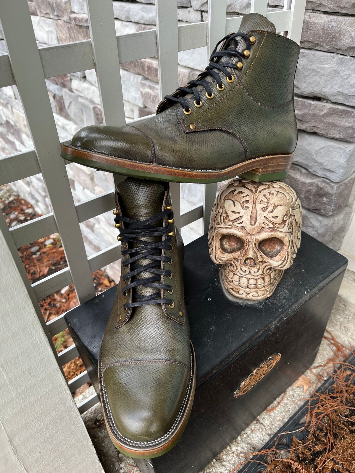 Photo by Repete10.5E on November 5, 2024 of the Iron Boots x Østmo Type 1 in 1786 Russian Reindeer Hide.