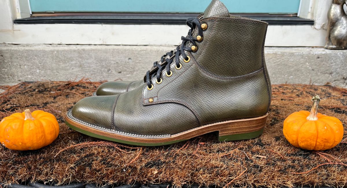 Photo by Repete10.5E on November 5, 2024 of the Iron Boots x Østmo Type 1 in 1786 Russian Reindeer Hide.