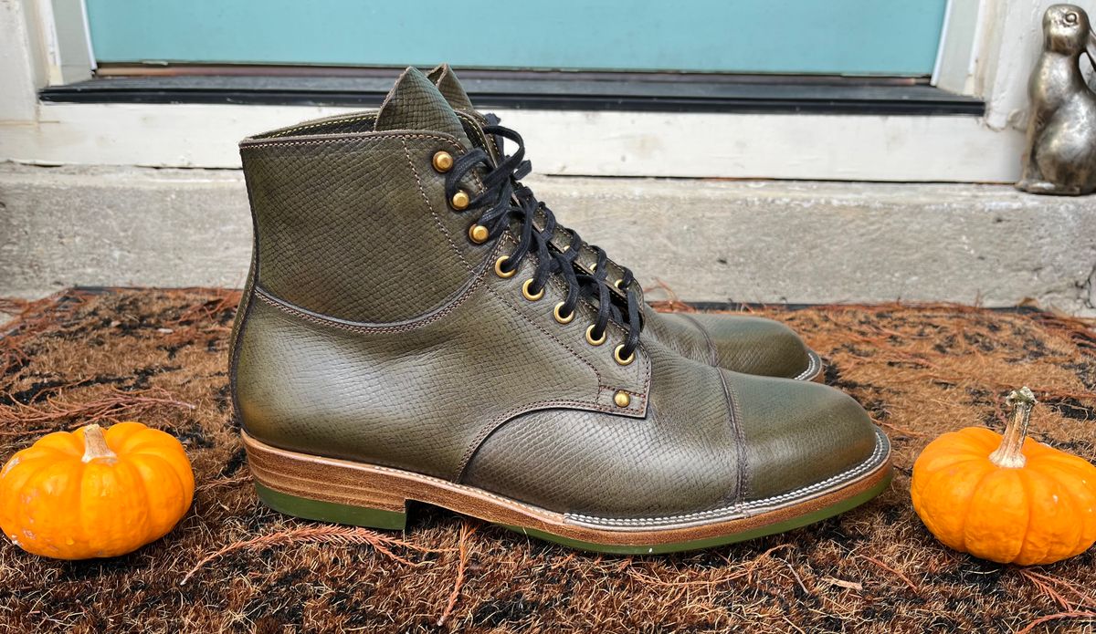 Photo by Repete10.5E on November 5, 2024 of the Iron Boots x Østmo Type 1 in 1786 Russian Reindeer Hide.