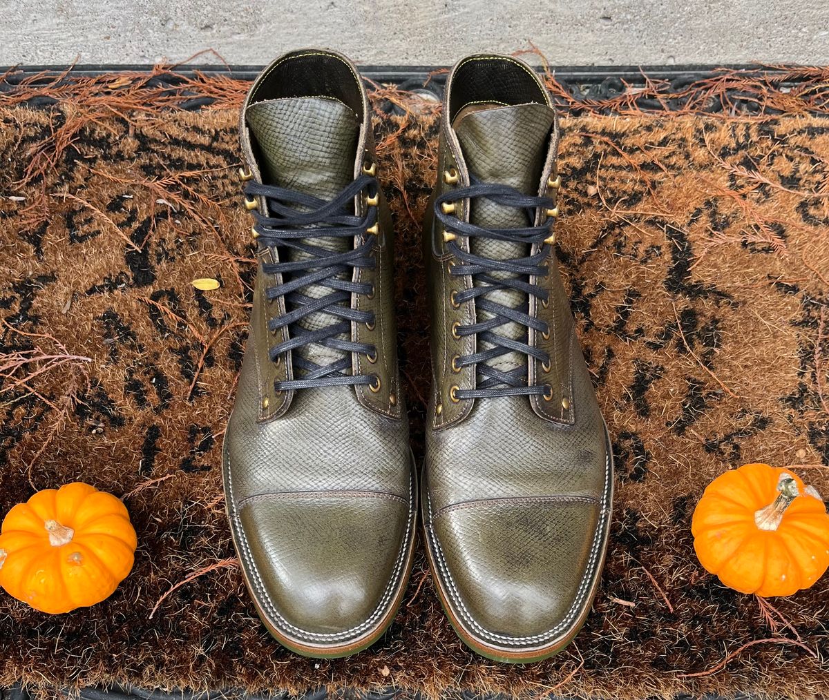 Photo by Repete10.5E on November 5, 2024 of the Iron Boots x Østmo Type 1 in 1786 Russian Reindeer Hide.