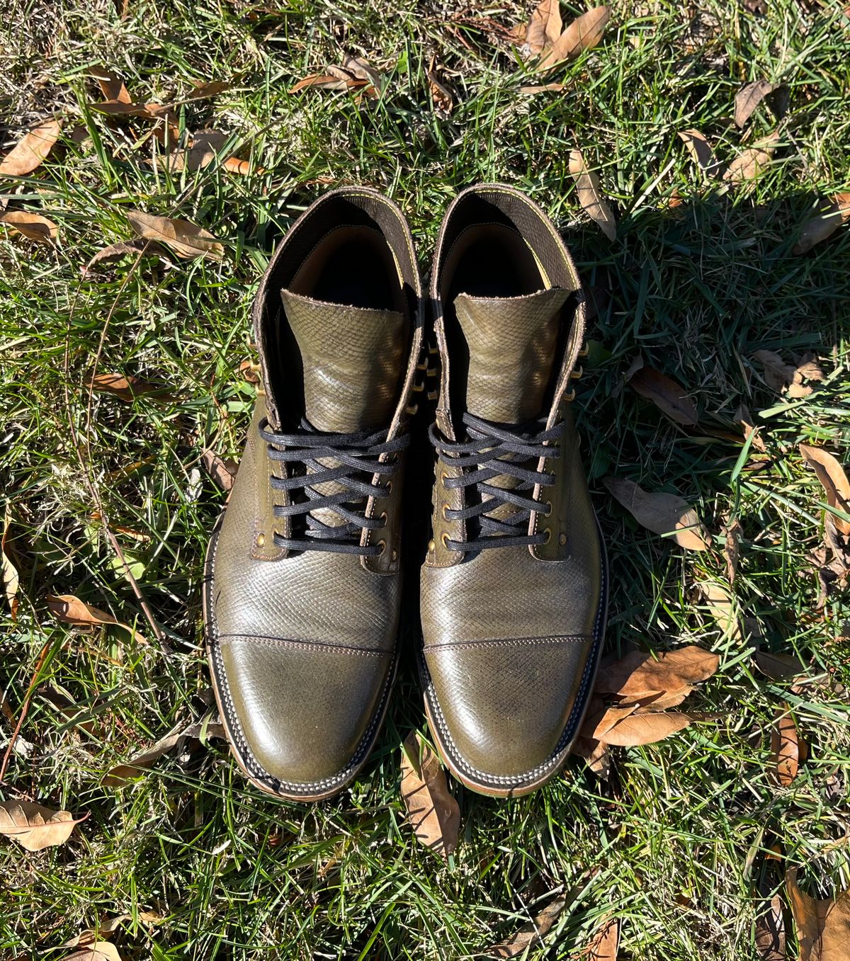 Photo by Repete10.5E on December 4, 2024 of the Iron Boots x Østmo Type 1 in 1786 Russian Reindeer Hide.